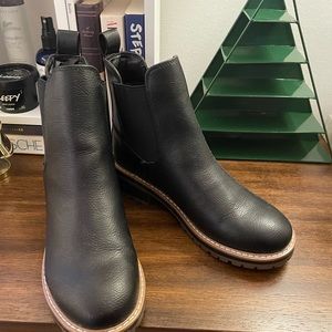 Kenzie Size 7 Chelsea Boots